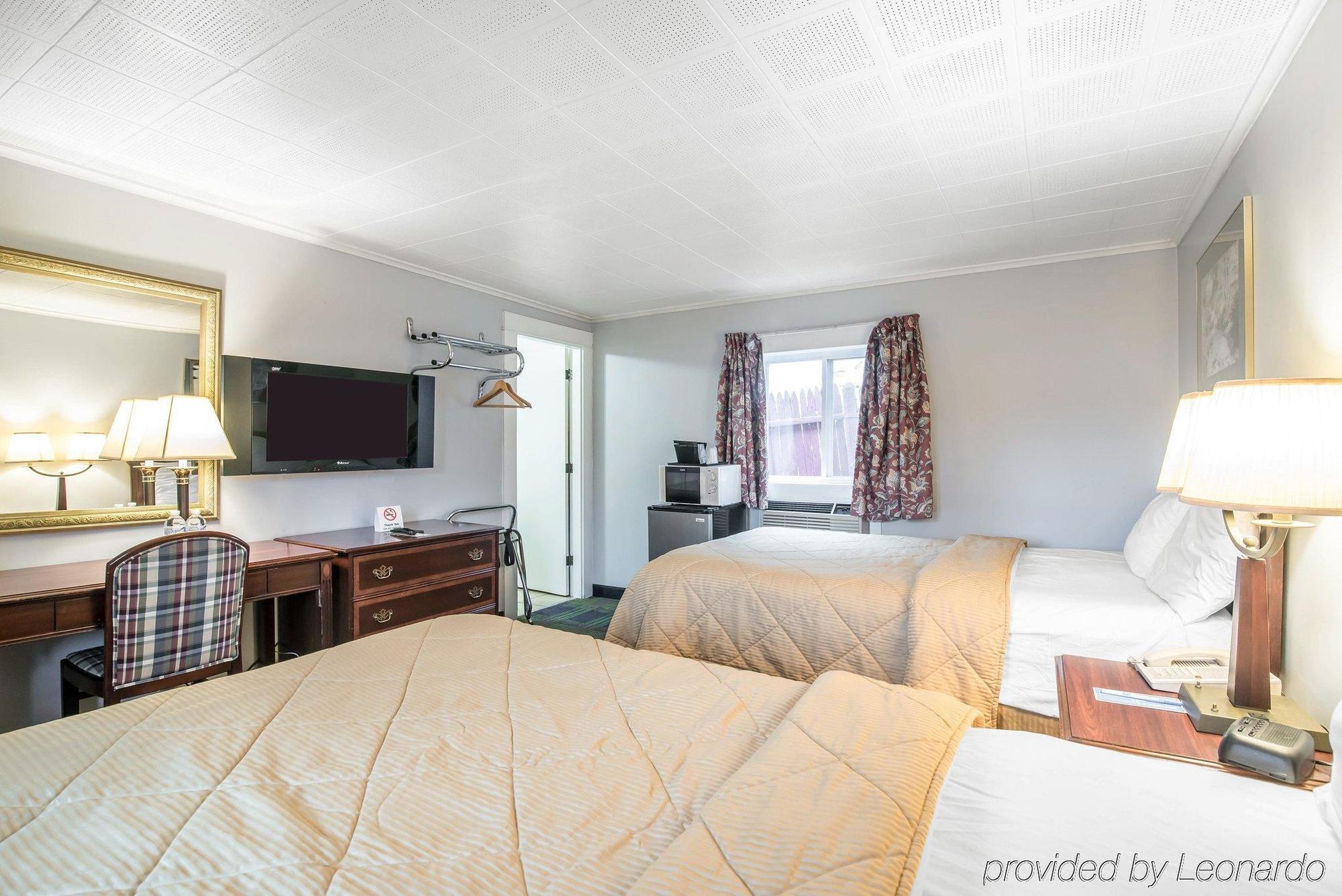 Claremont Royal Inn מראה חיצוני תמונה