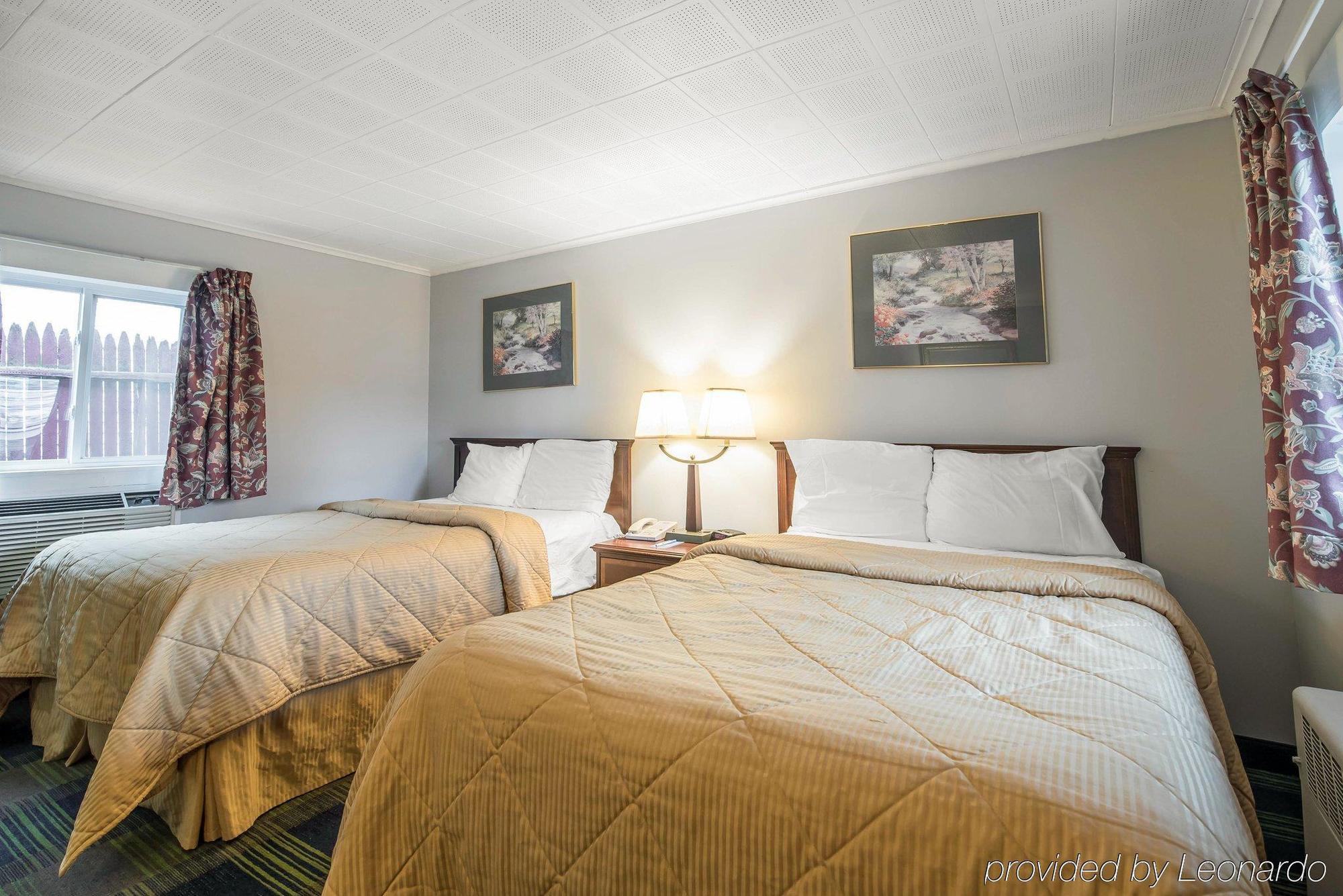 Claremont Royal Inn מראה חיצוני תמונה