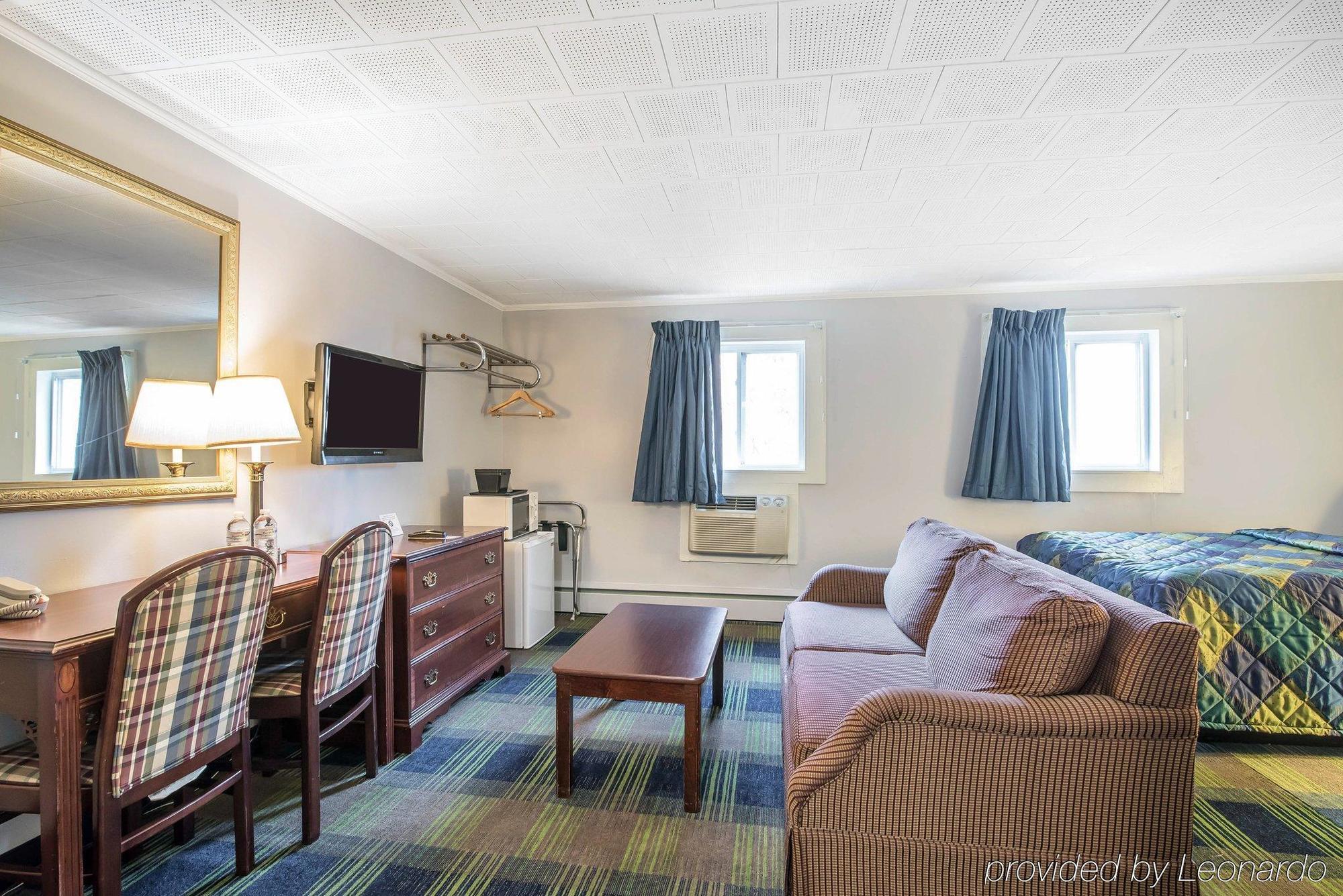 Claremont Royal Inn מראה חיצוני תמונה