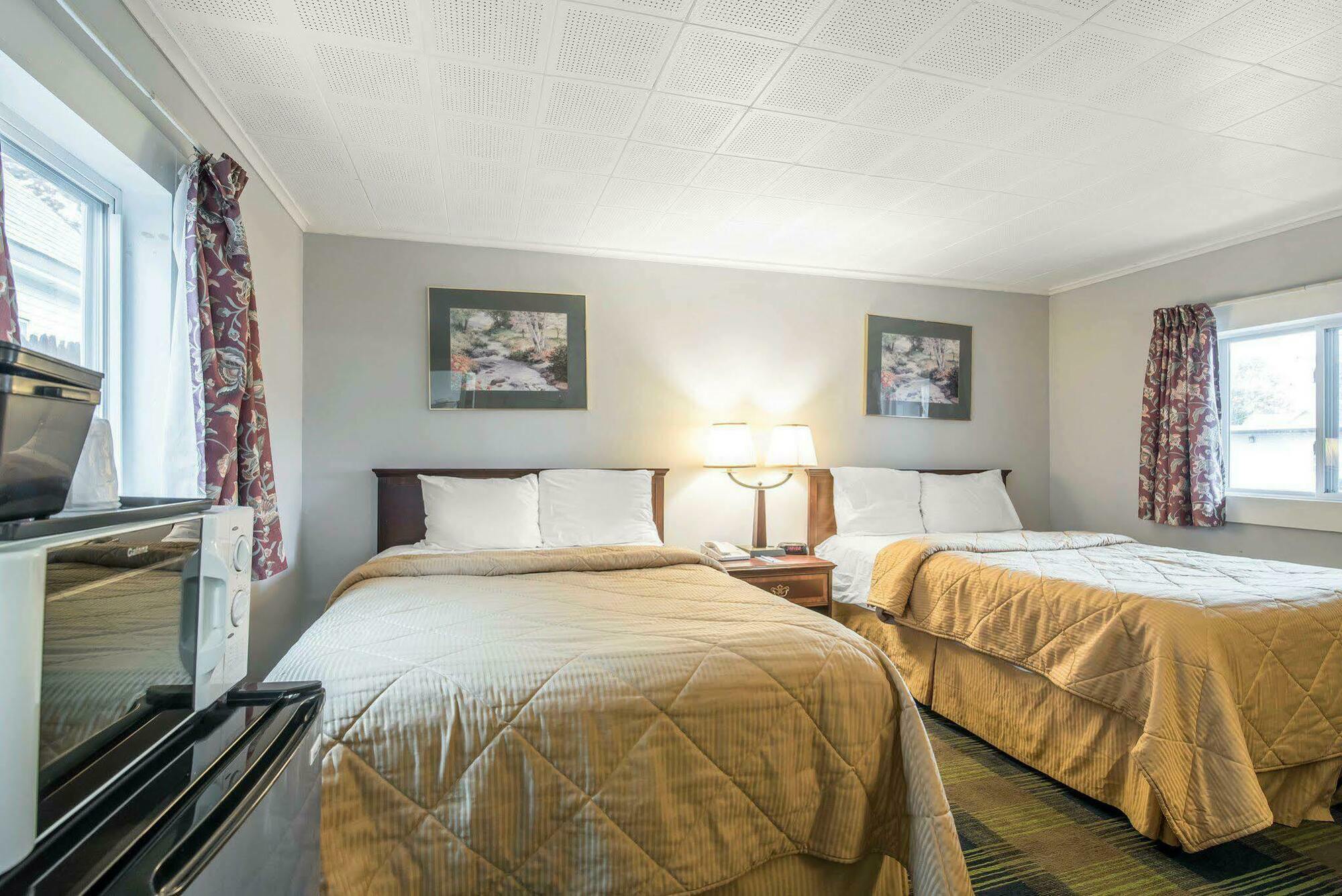 Claremont Royal Inn מראה חיצוני תמונה