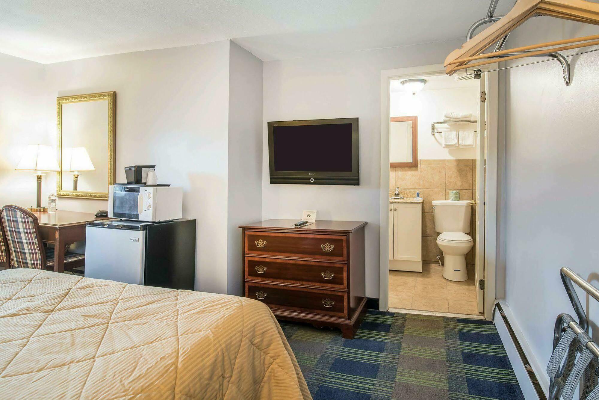 Claremont Royal Inn מראה חיצוני תמונה