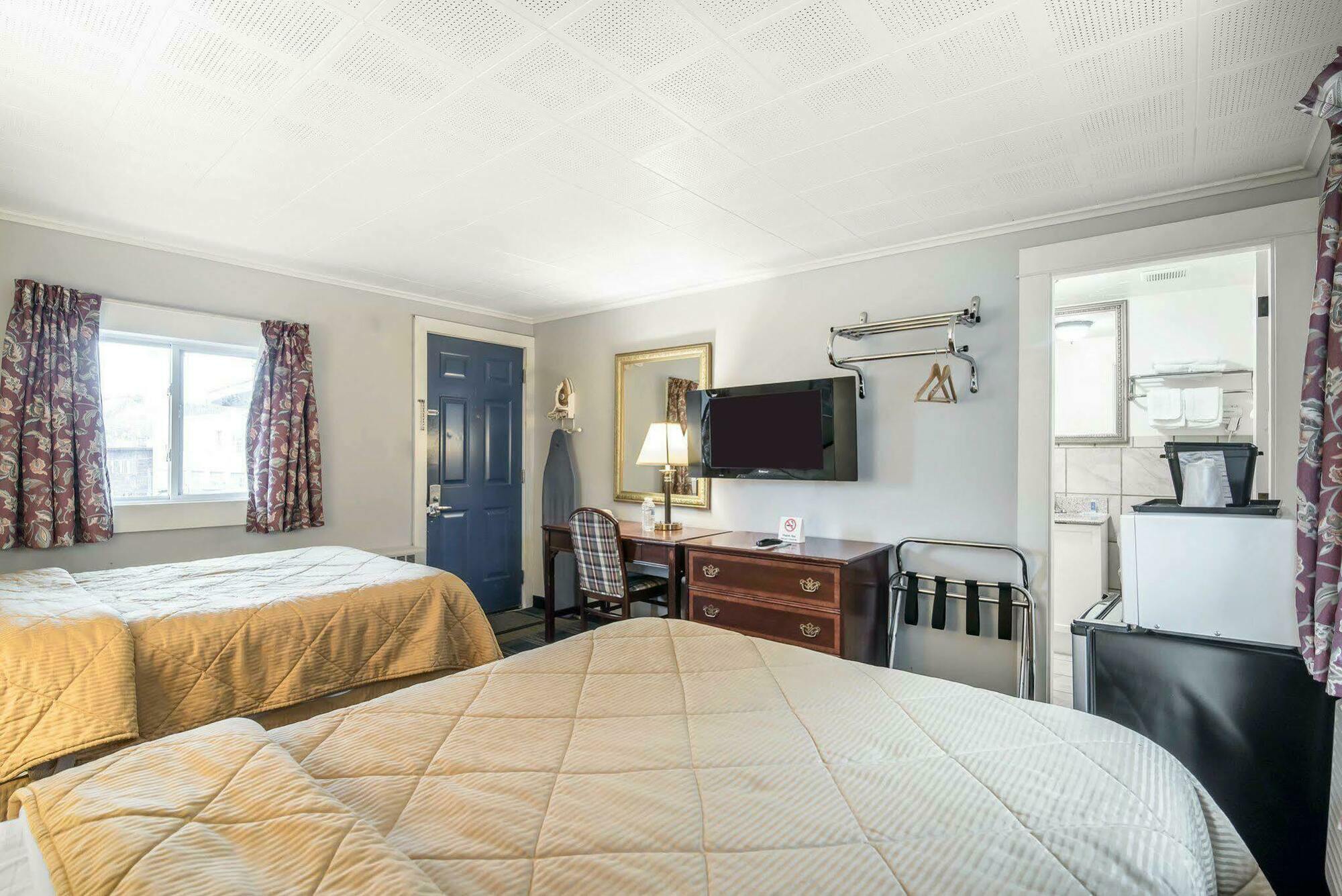 Claremont Royal Inn מראה חיצוני תמונה